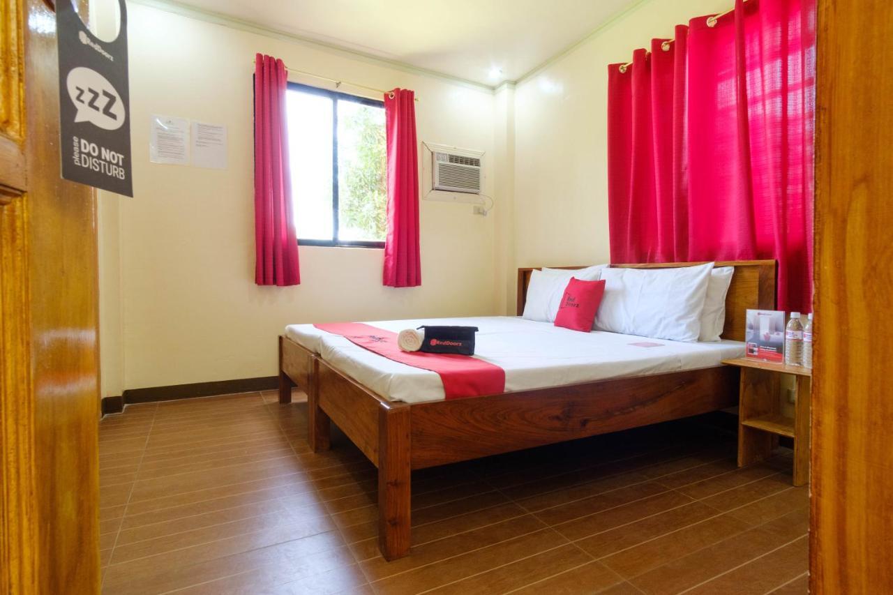 Reddoorz @ Poblacion 6 Coron Esterno foto